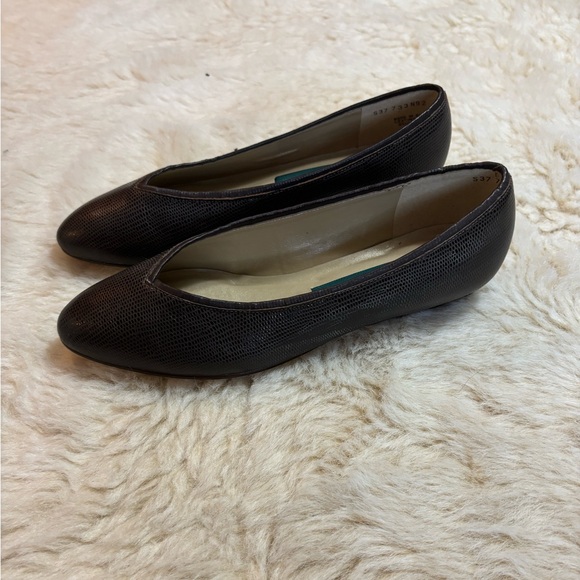 Naturalizer Dark Brown Leather Embossed Flats size 6.5 - Picture 4 of 8
